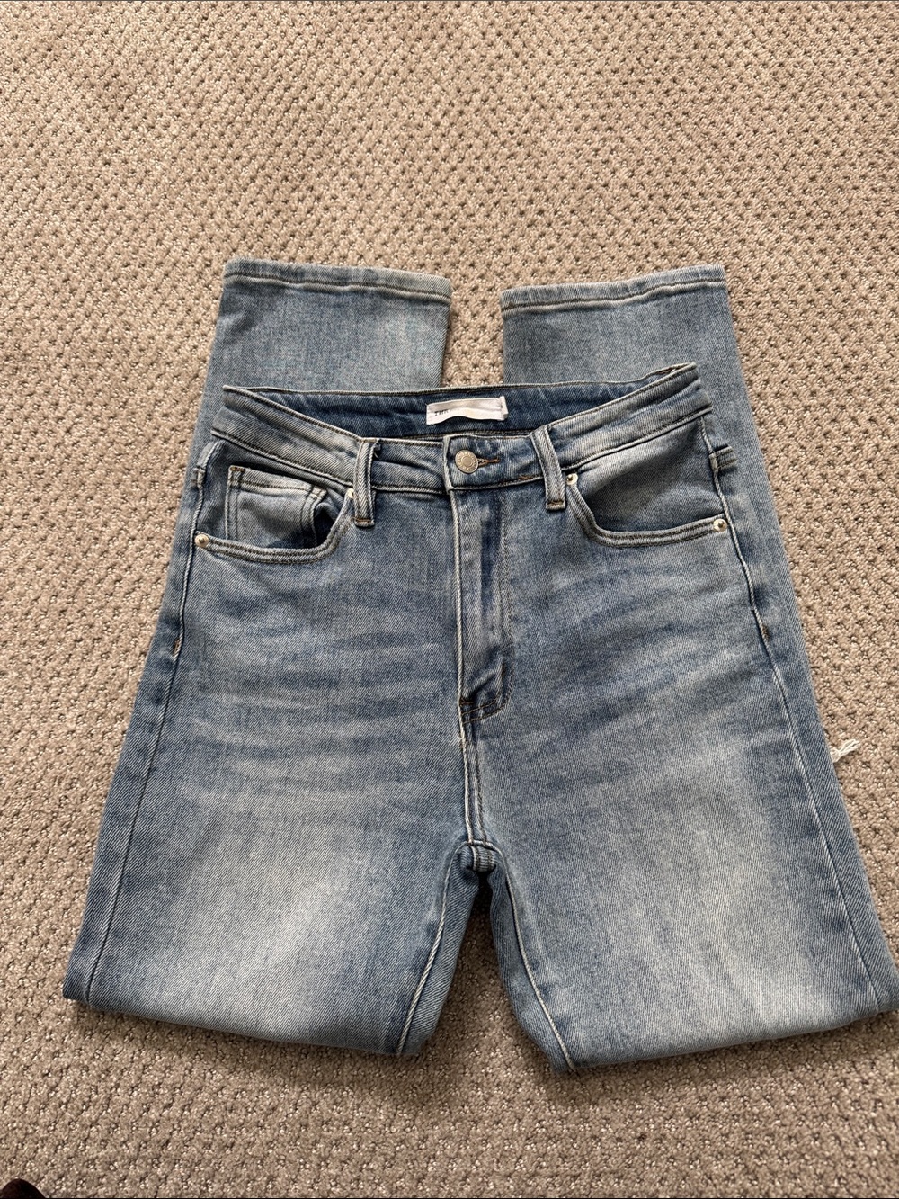Women's Straight Leg Jeans in Light Blue Wash